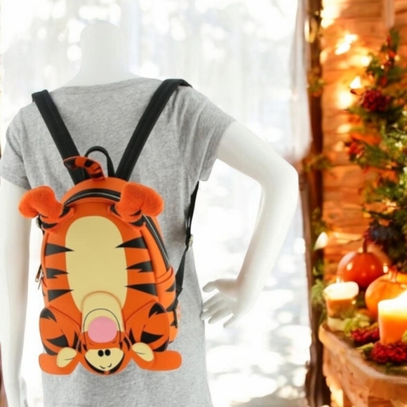 NWOT Loungefly Tigger Winnie the pooh mini backpack, Wallet, & DOORABLES CHARM! - Picture 10 of 17